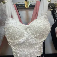 فروشنده خانم