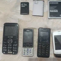 چند عدد گوشی نوکیا همراه با باتری