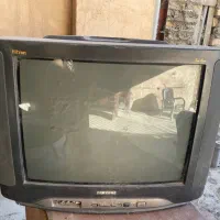 یک دستگاه تلویزیون قدیمی سامسونگ