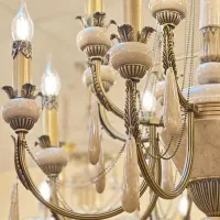 لوستر برنزاصل و سنگ طبیعی مرمر ۸شاخه