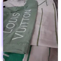 تعدادی لباس نو