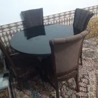 میز وصندلی ۴نفره بزرگ وتمیز