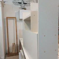 میز تحریر و کتابخانه