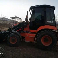 راننده‌  بیل بکهو هستم