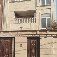 دو طبقه و نیم در خیابان حقانی بنیاد