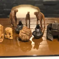 تعداد ۸ عدد مجسمه چوبی