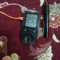 دوتا دستگاه تست خون یه ظبط کادیلاک