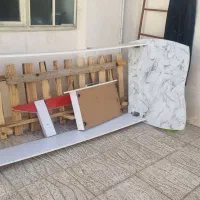 یک عدد تخت کودک و نوجوان