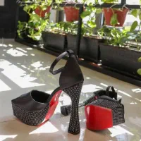 کفش پاشنه بلند