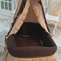 گهواره کنار تخت مادر