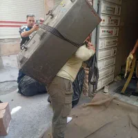 کارگر اثاثیه منزل مهاجر بار