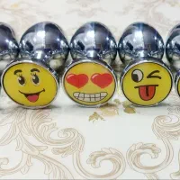 استیکر خندان چسبانکی ارسال از تهران