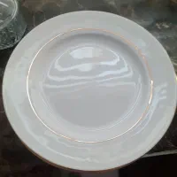 یه دست پلو خوری زرین و سه تا قندان