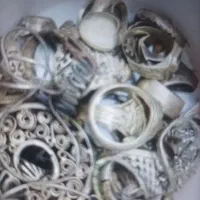 در اهواز کوی علوی خ کارون بین احمدی وبین الهادی
