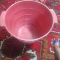 سطل یا گلدان با رنگ بندی متفاوت