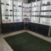 دکور .ویترین. صندلی .چمن مصنویی . میز  مغاذه