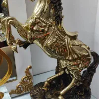 مجسمه اسب و گلدان