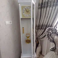 ساعت ایستاده سالم و تمیز