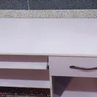 میز تحریر و کامپیوتر