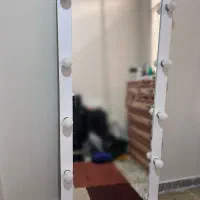 آیینه قدی لامپ دار در حد نو