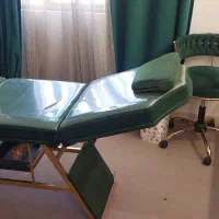 تخت ماساژ به همراه صندلی و پافر