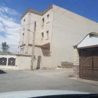 زمین الهیه ۱۶۲ متر شمالی،سه طبق روی پیلوت