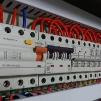 برق کار .برقکار. تکنسین برق.