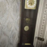 یک عدد ساعت ایستاده