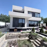 فروش-ویلای-دوبلکس-با-استخر-و-محوطه-عالی