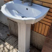 روشویی پایه دار با شیر اهرمی
