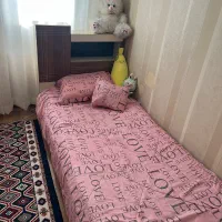 تخت یکنفره با چراغ خواب