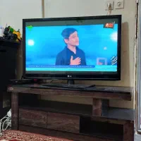 ال سی دی ۴۲ ال جی با میز،