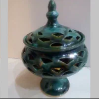 ظرف سفالی پایه دار با درب