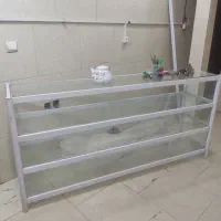ویترین شیشه ای ۲ متری