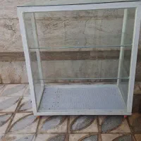 ویترین شیشه‌ای