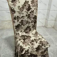 صندلی چوبی با روکش پارچه ای کار کرده