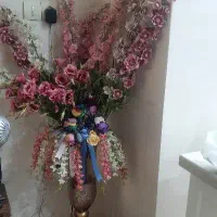تعدادی گل طبیعی استند فلزی ومصنوعی  وگلدان