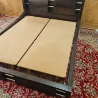 تخت خواب دونفره همراه تشک وتخته زیر تشک واینه