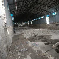 تعدادی جوشکار و کارگر ساده