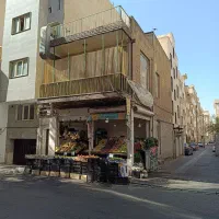 82 متر قدیمی با 22متر تجاری