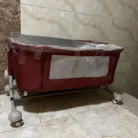 تخت کنار مادر