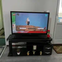 میز تلویزیون شیشه ای