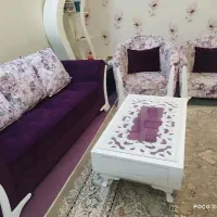 مبلمان راحتی به همراه جلو مبلی و عسلی و ویترین