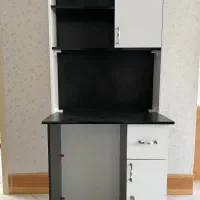 کتابخانه و میز تحریر