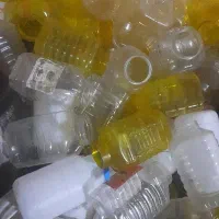 تعدادی ظرف در فلکه ای ودبه ربی