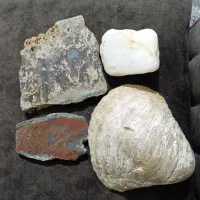 تعدادی سنگه با ارزش