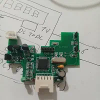 خانم مونتاژ کار الکترونیک