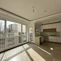 ۷۲ متر  دور تا دور پنجره‌های قدی از سقف تا کف