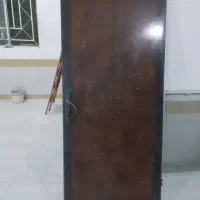 در و چارچوب و‌مهتابی و لامپ اوپن و پرده