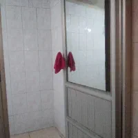 در حمام و سرویس آلمنیومی سنگین.پمپ اب